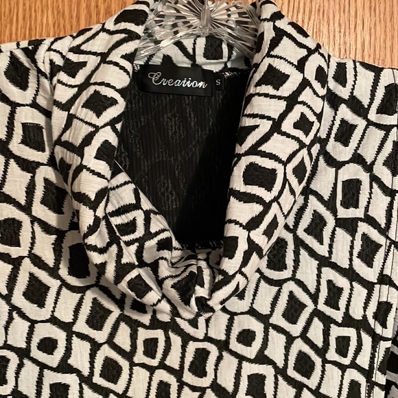 A classic tunic style with cow neck and overlay front - Picture 3 of 5